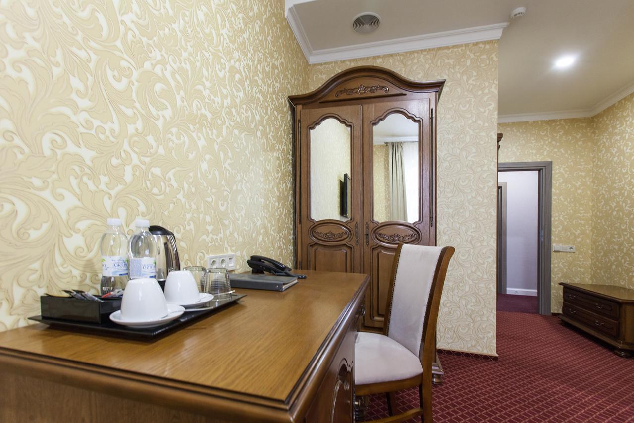 West Park Hotel Sofiivska Borshchahivka Exteriér fotografie