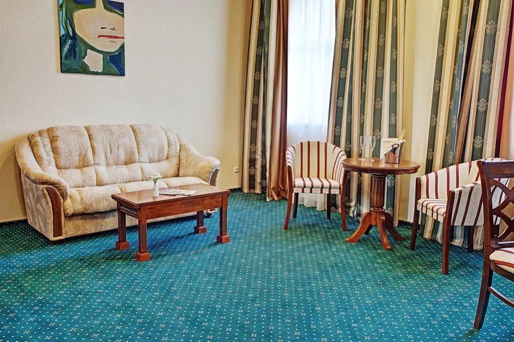 West Park Hotel Sofiivska Borshchahivka Exteriér fotografie