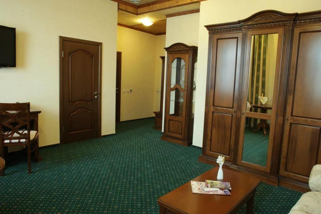West Park Hotel Sofiivska Borshchahivka Exteriér fotografie