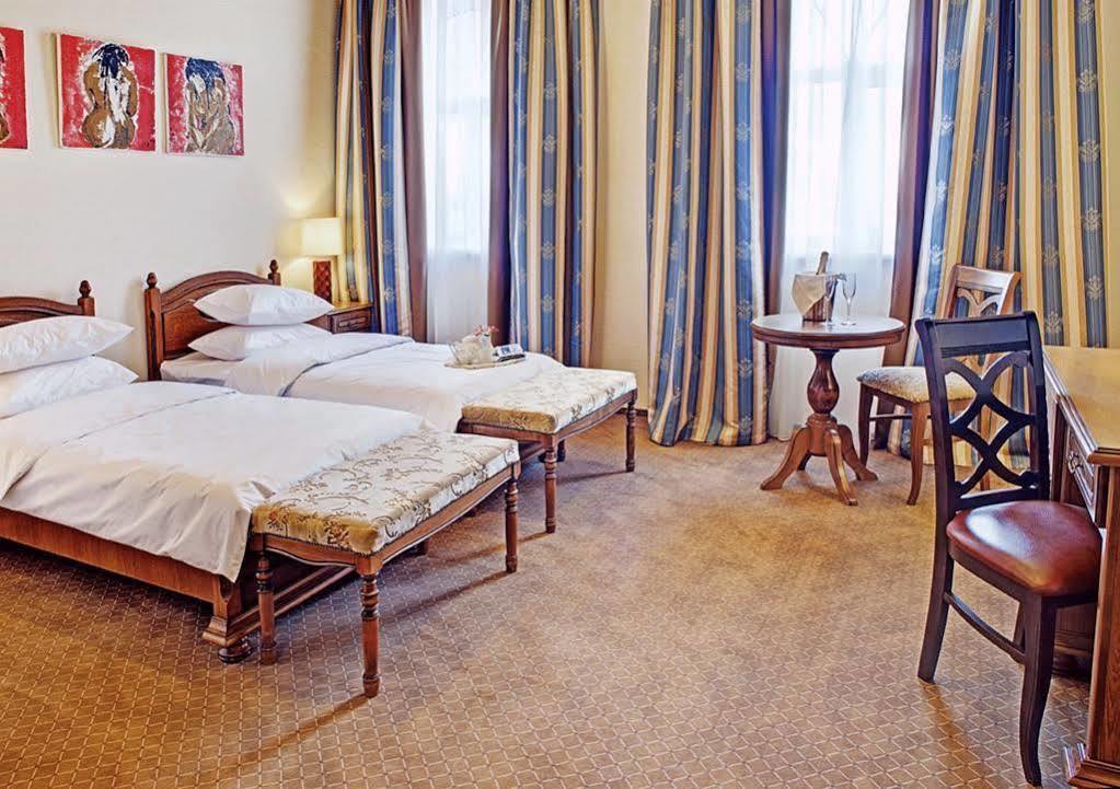 West Park Hotel Sofiivska Borshchahivka Exteriér fotografie