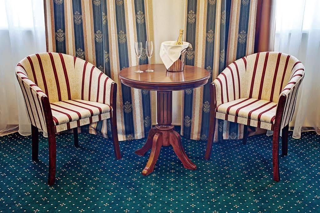 West Park Hotel Sofiivska Borshchahivka Exteriér fotografie